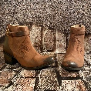 Freebird by Steven booties size 9